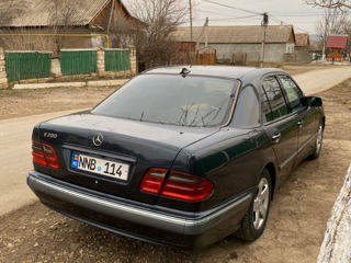 Mercedes E-Class foto 2