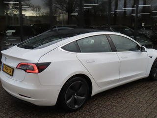 Tesla Model 3 foto 2