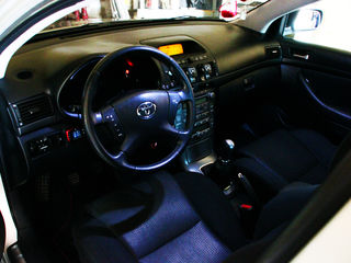 Toyota Avensis foto 4