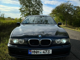 BMW 5 Series foto 1