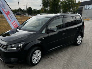 Volkswagen Touran foto 2