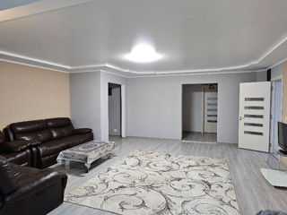 Apartament cu 3 camere, 90 m², Buiucani, Chișinău foto 2