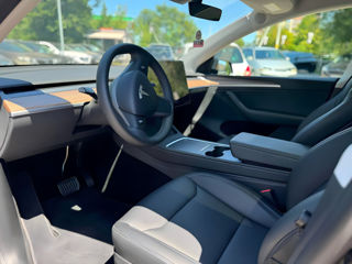 Tesla Model Y foto 7