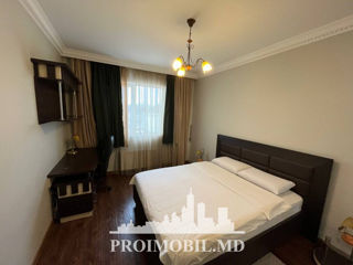 Apartament cu 2 camere, 72 m², Centru, Chișinău foto 2