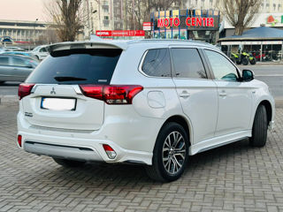 Mitsubishi Outlander foto 3