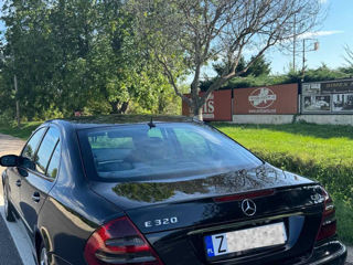 Mercedes E-Class foto 2