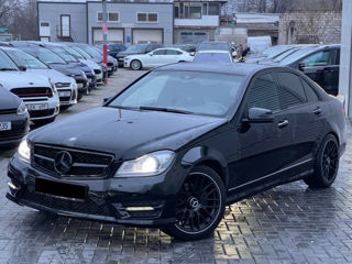 Mercedes C-Class foto 1