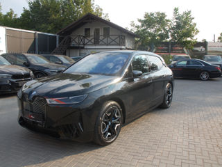 BMW iX foto 1