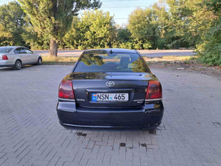 Toyota Avensis foto 4