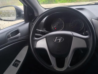 Hyundai Accent foto 5