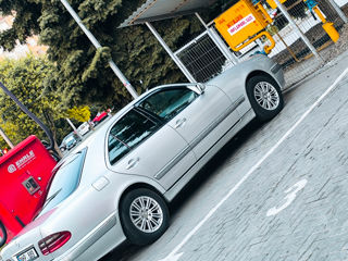 Mercedes E-Class foto 8