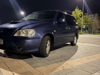 KIA Carnival foto 2