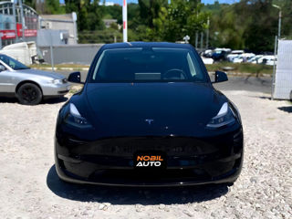 Tesla Model Y foto 3