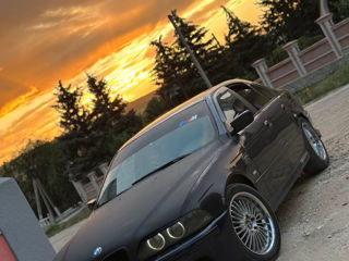 BMW 5 Series foto 4