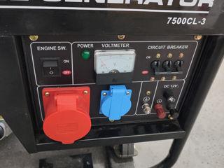 Generator pe benzina ..Stare foarte buna 7kw reali.. Are esire 220v și 380v. foto 2