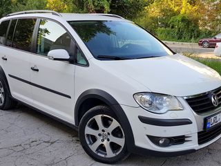 Volkswagen Touran foto 1