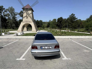 BMW 5 Series foto 3