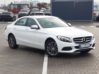 Mercedes C-Class foto 2