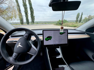 Tesla Model Y foto 9