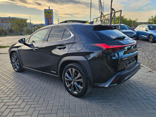 Lexus UX foto 2