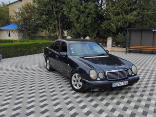 Mercedes E-Class foto 2