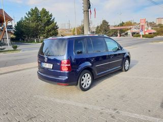 Volkswagen Touran foto 4