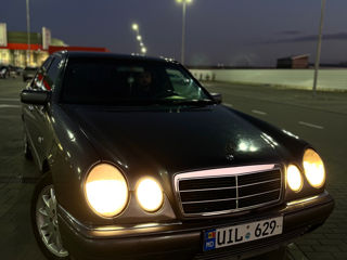 Mercedes E-Class foto 2