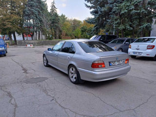 BMW 5 Series foto 6