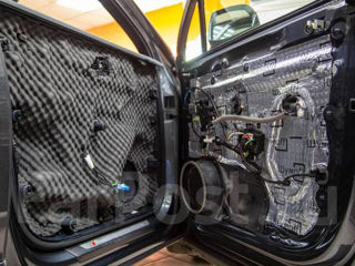 Установка динамиков, магнитол, сабвуферов, усилителя в установочном центре Car Audio foto 3