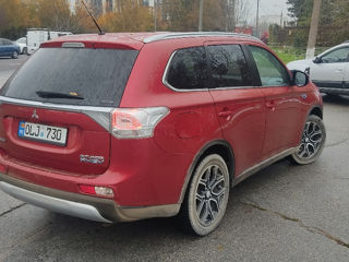 Mitsubishi Outlander foto 4