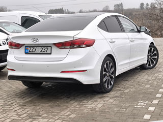 Hyundai Elantra foto 3