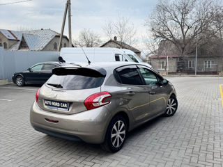 Peugeot 208 foto 4