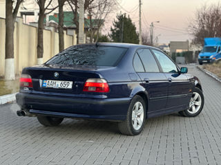 BMW 5 Series foto 4