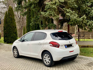 Peugeot 208 foto 3