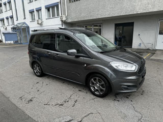 Ford Tourneo Courier foto 2