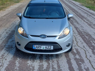 Ford Fiesta foto 1