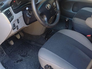 Toyota Avensis Verso foto 7