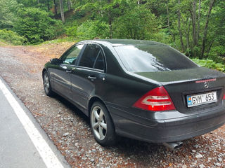 Mercedes C-Class foto 1