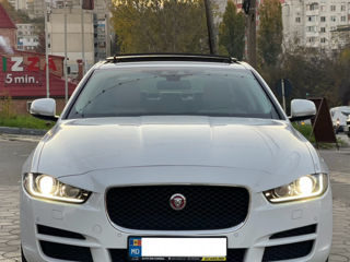 Jaguar XE foto 2