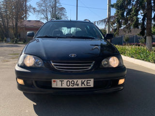 Toyota Avensis foto 1