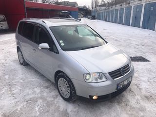 Volkswagen Touran foto 5