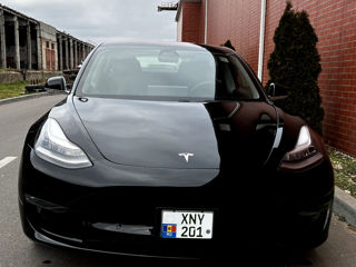 Tesla Model 3 foto 2