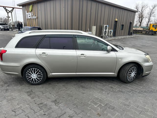 Toyota Avensis foto 5