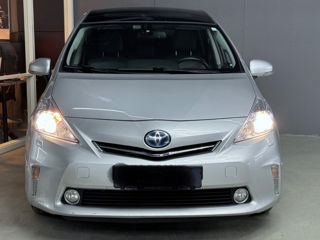 Toyota Prius v