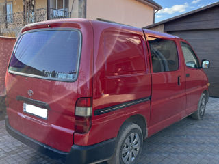 Toyota Hiace foto 4