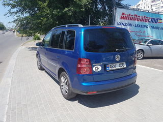 Volkswagen Touran foto 3