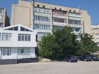 apartament cu 3 odai  - Cimislia foto 1