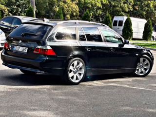 BMW 5 Series Touring foto 3