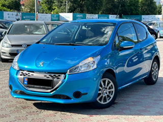 Peugeot 208 foto 1