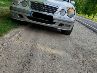 Mercedes E-Class foto 2